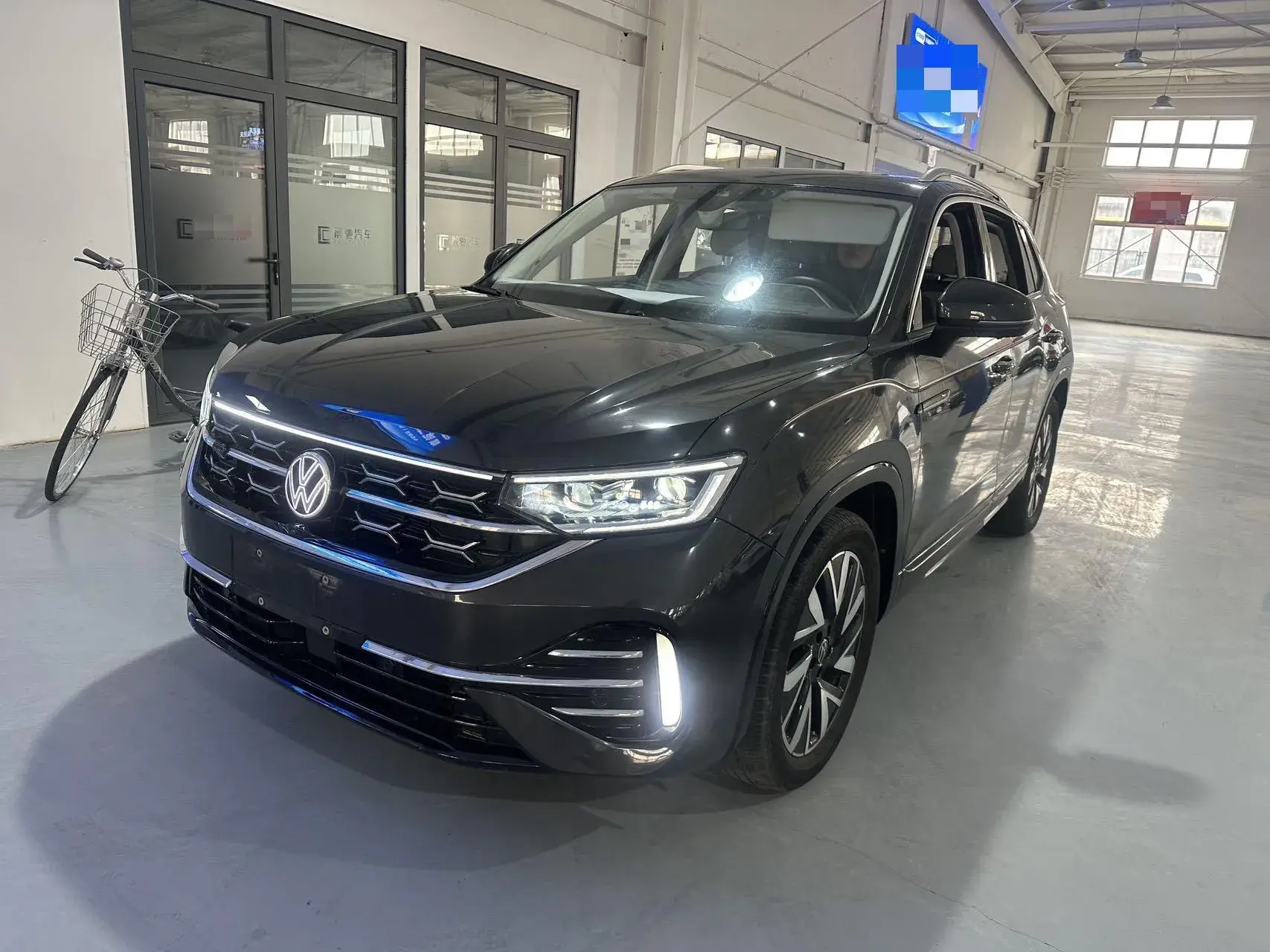 2023 VOLKSWAGEN TAYRON view 1