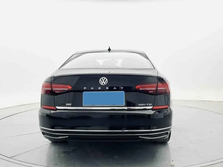 2019 VOLKSWAGEN PASSAT thumbnail 4