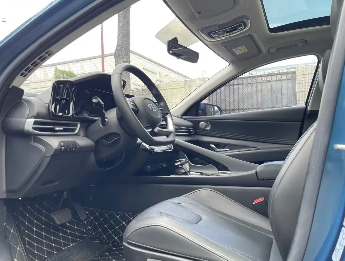 2021 HYUNDAI ELANTRA thumbnail 4