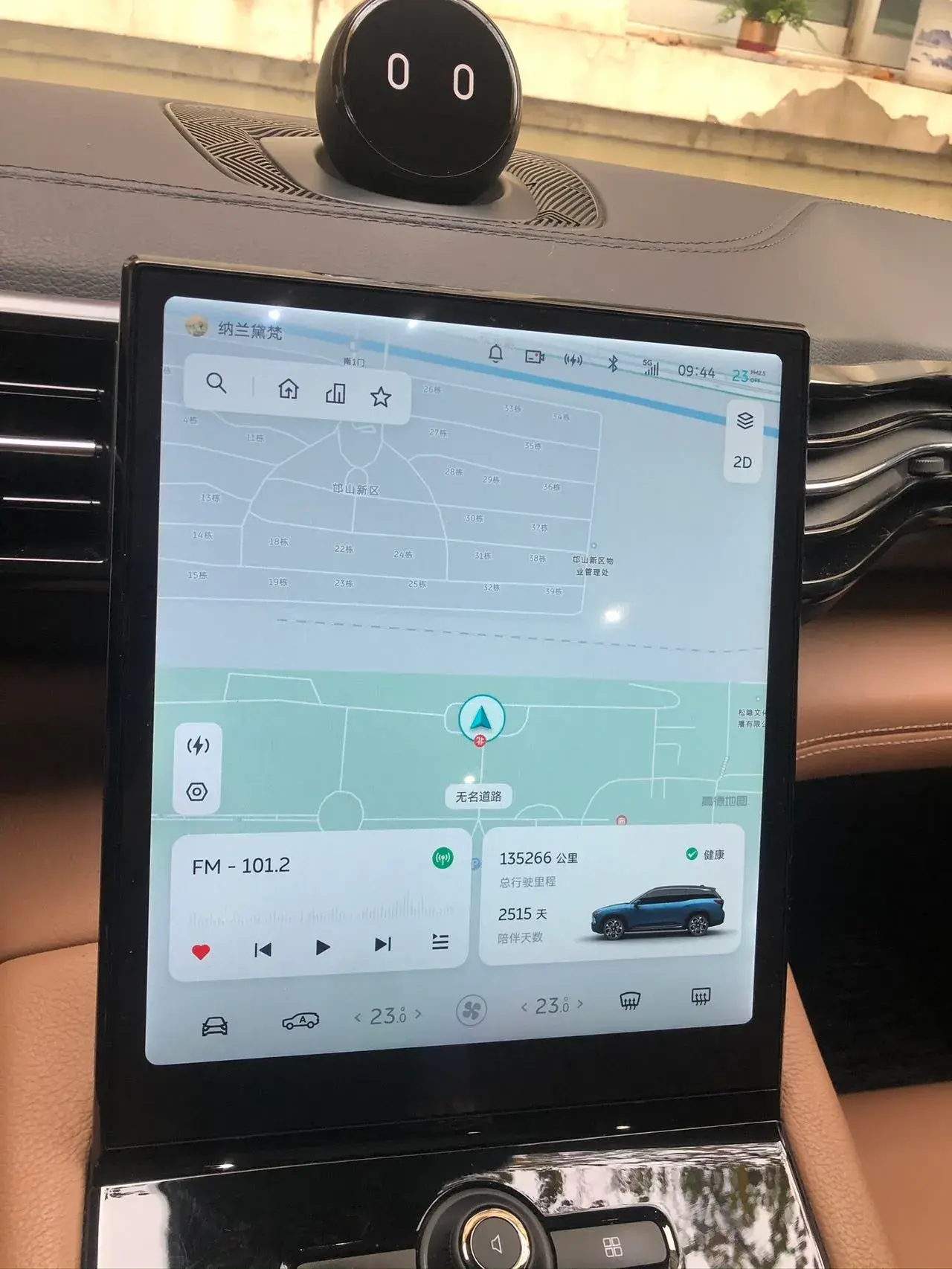 2018 NIO ES8 thumbnail 3