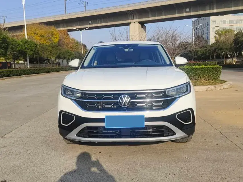 2023 VOLKSWAGEN TAYRON thumbnail 3