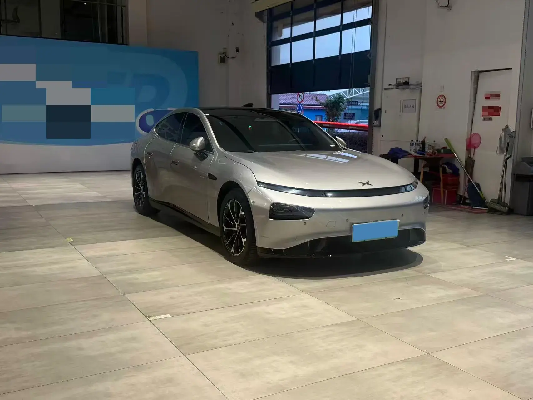 2022 XPENG P7 thumbnail 3