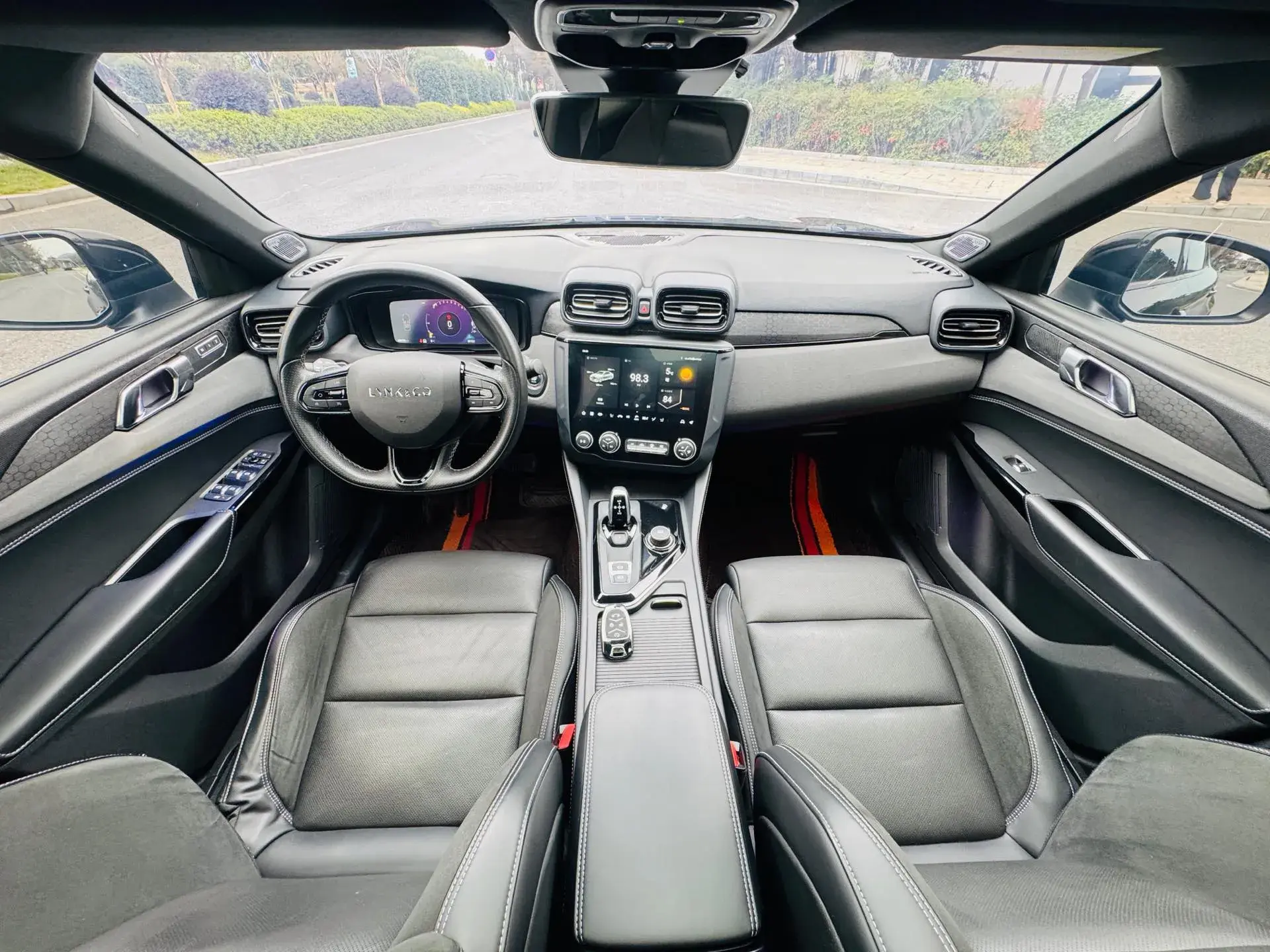 2021 LYNK&CO 03 thumbnail 4