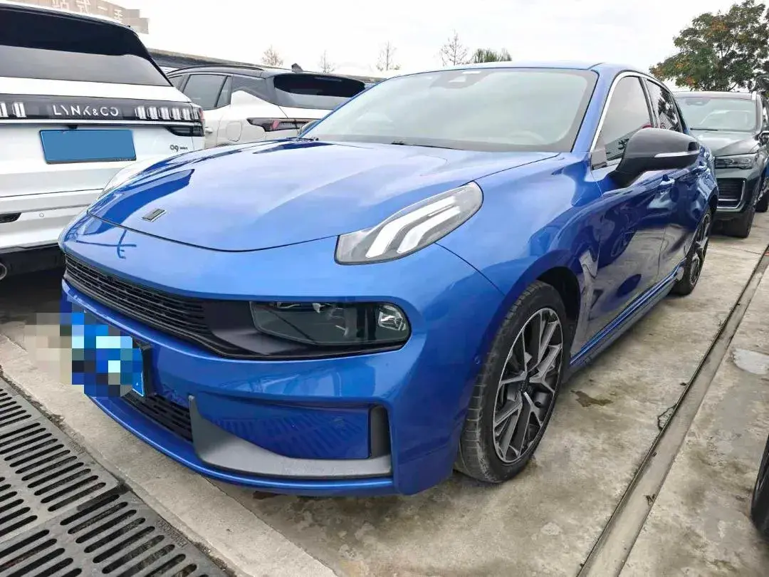2019 LYNK&CO 03 view 1