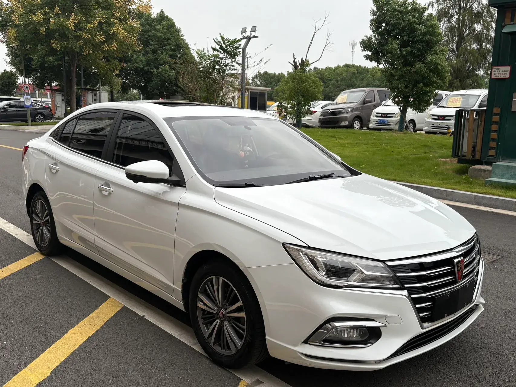 2019 ROEWE I5 thumbnail 2