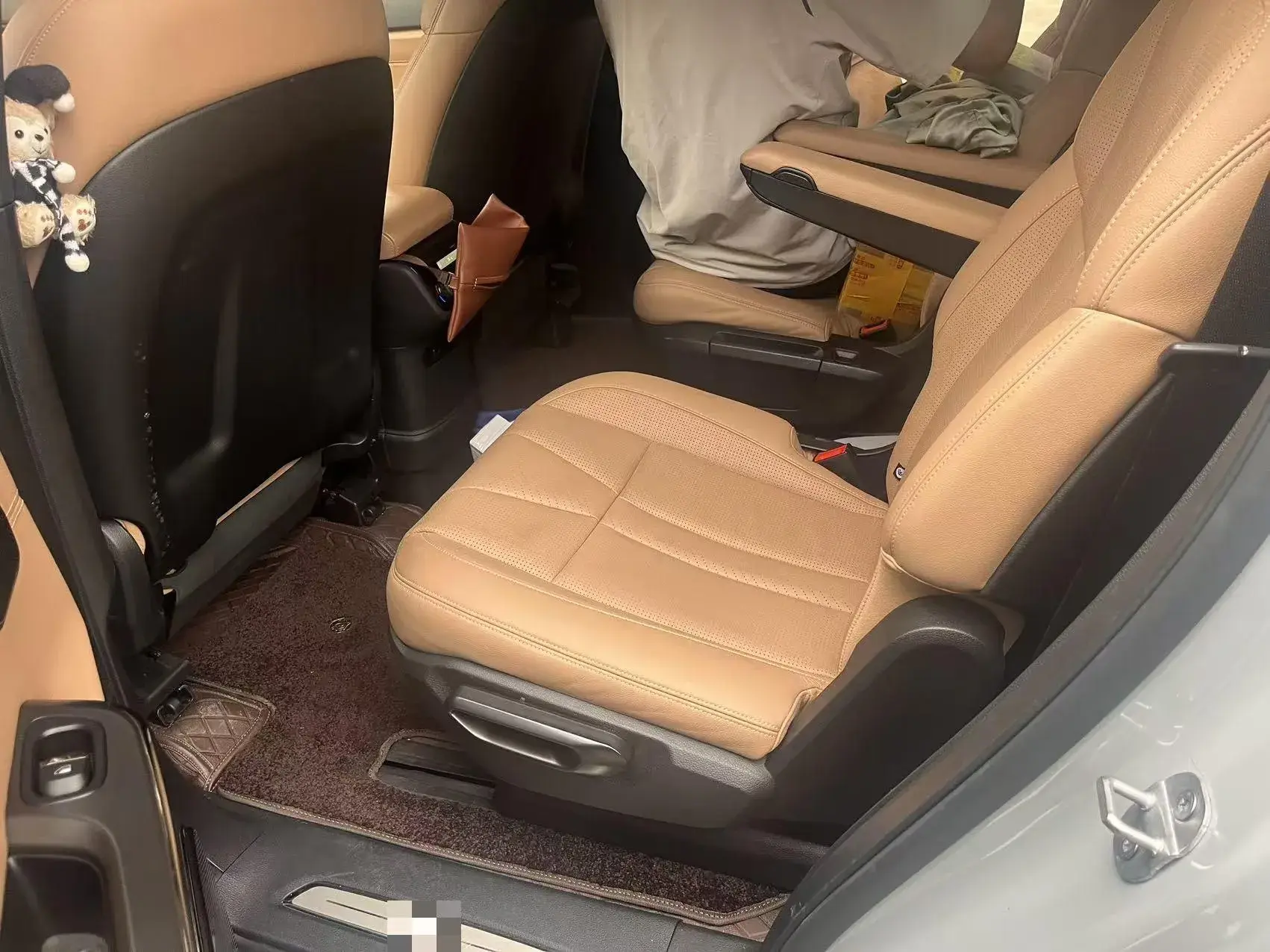 2020 NIO ES8 thumbnail 3