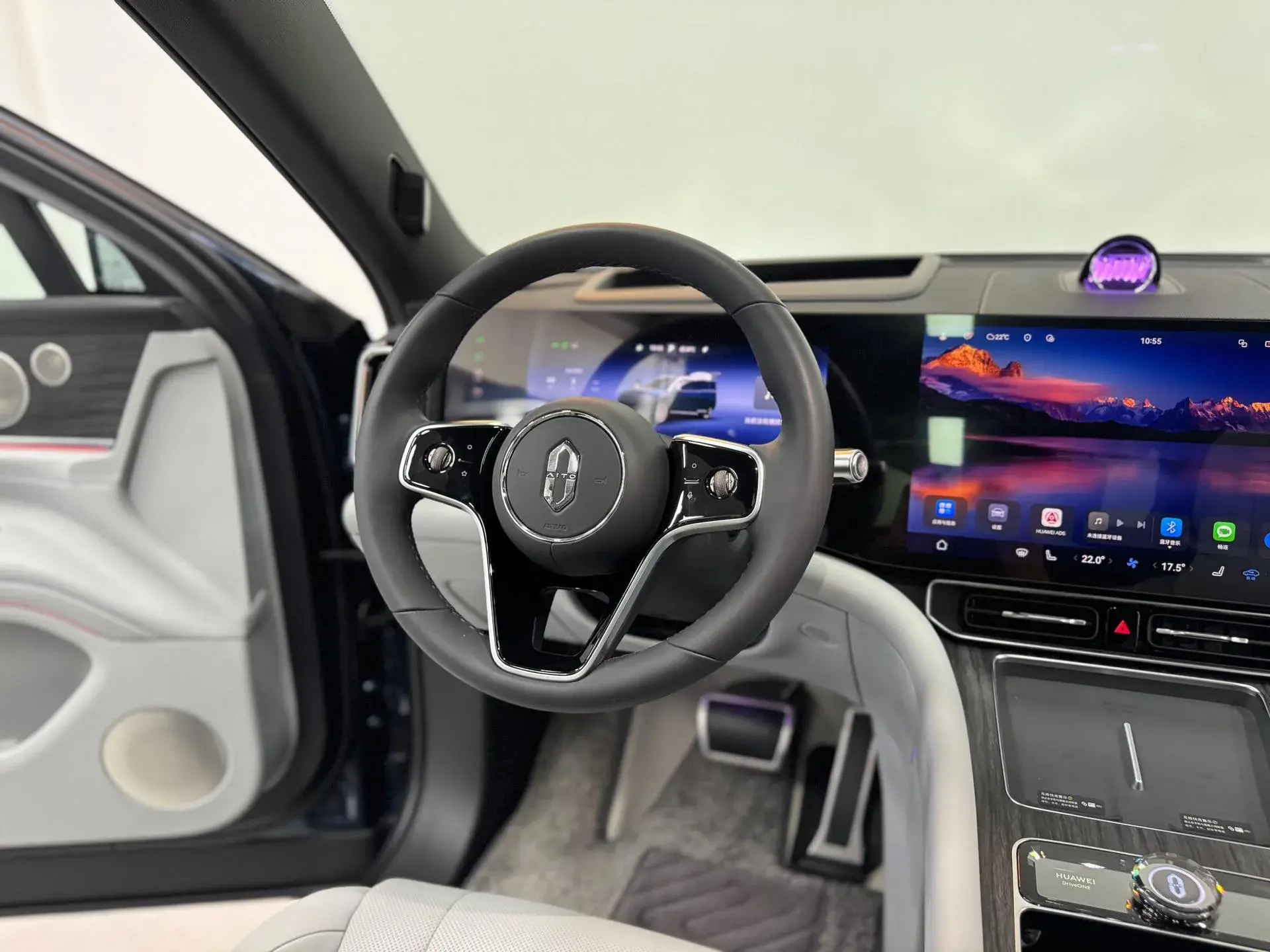 2024 AITO AITO thumbnail 3