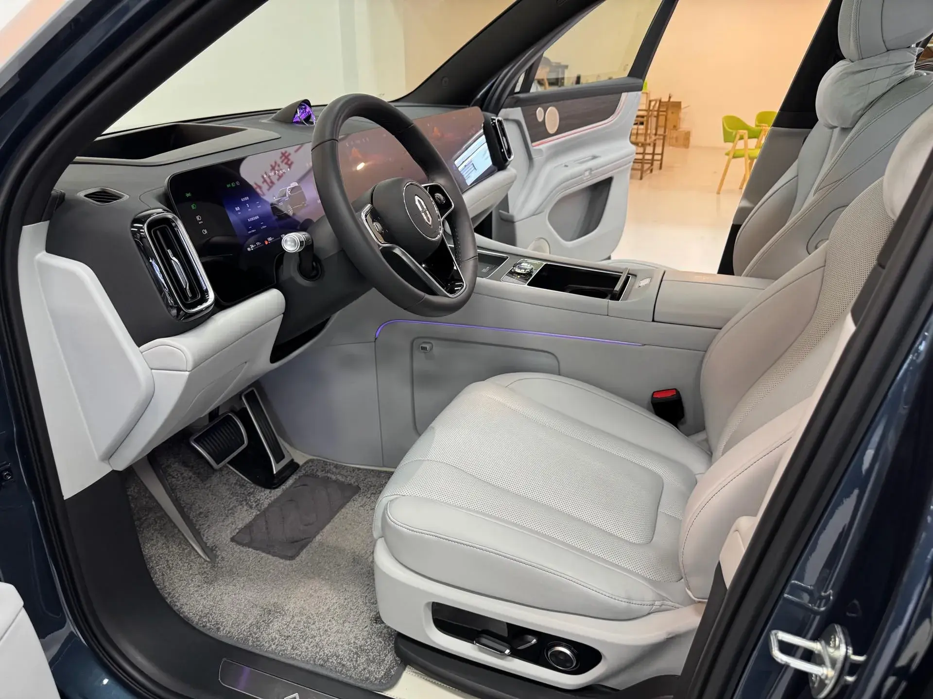 2024 AITO AITO thumbnail 4