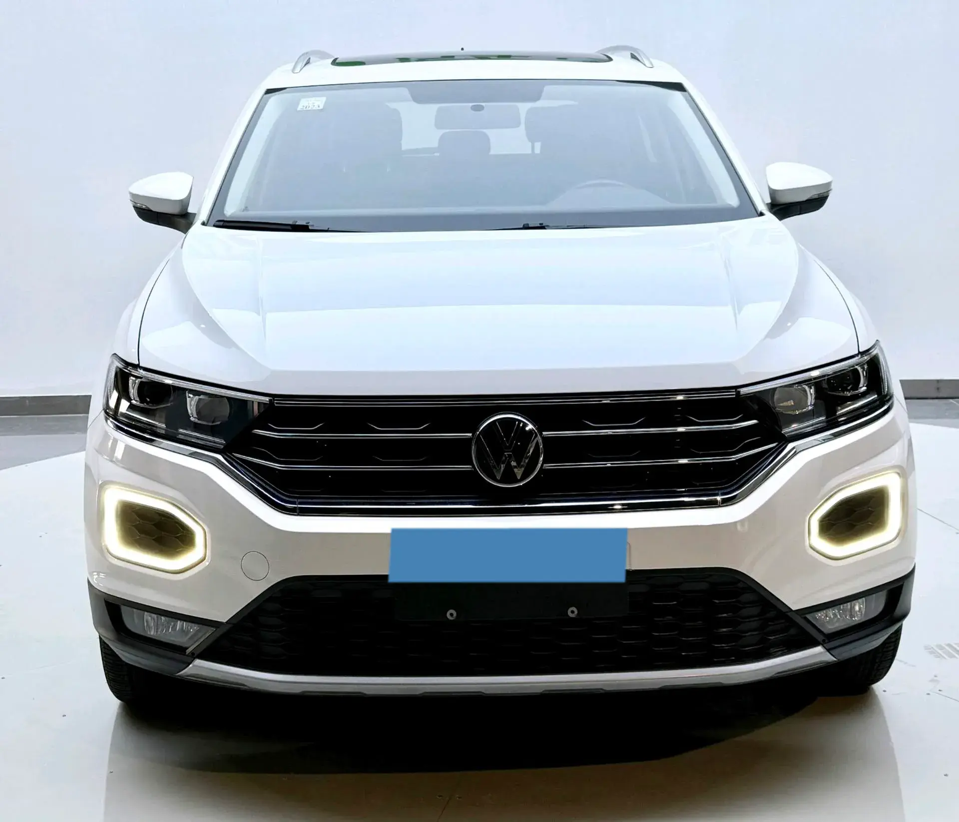 2021 VOLKSWAGEN T-ROC thumbnail 4