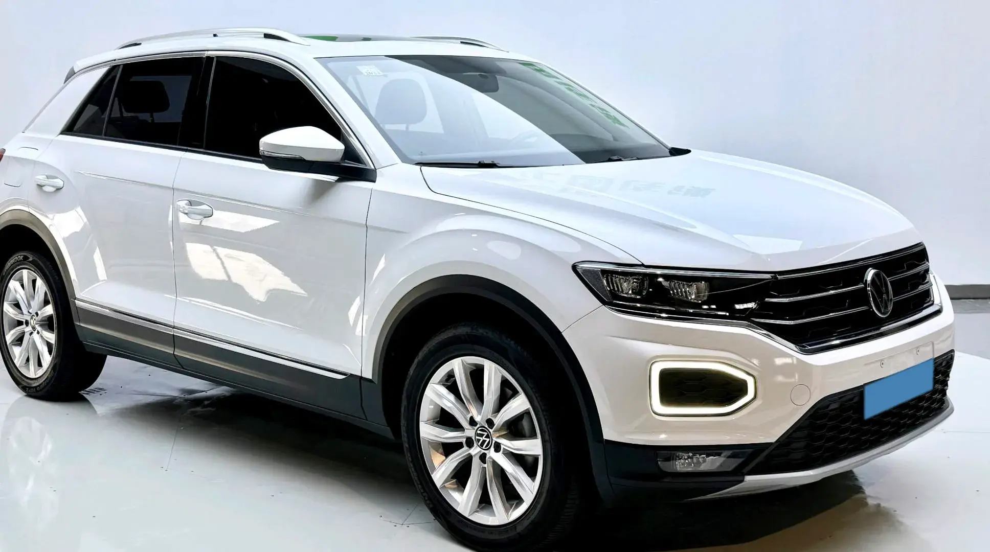 2021 VOLKSWAGEN T-ROC thumbnail 2