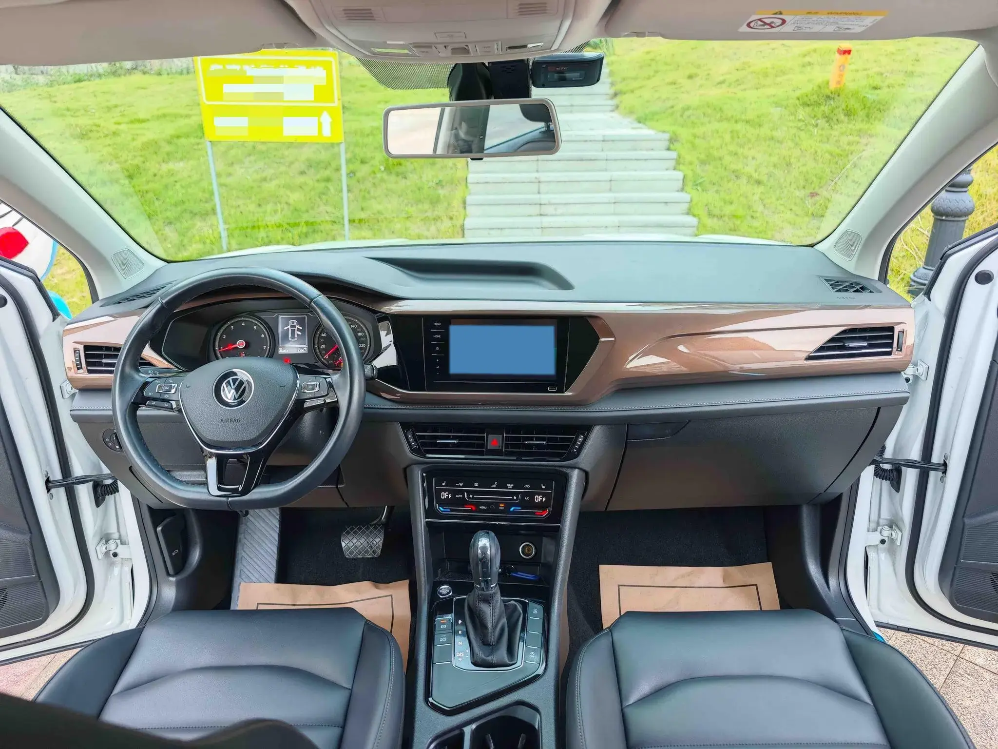 2021 VOLKSWAGEN THARU thumbnail 4