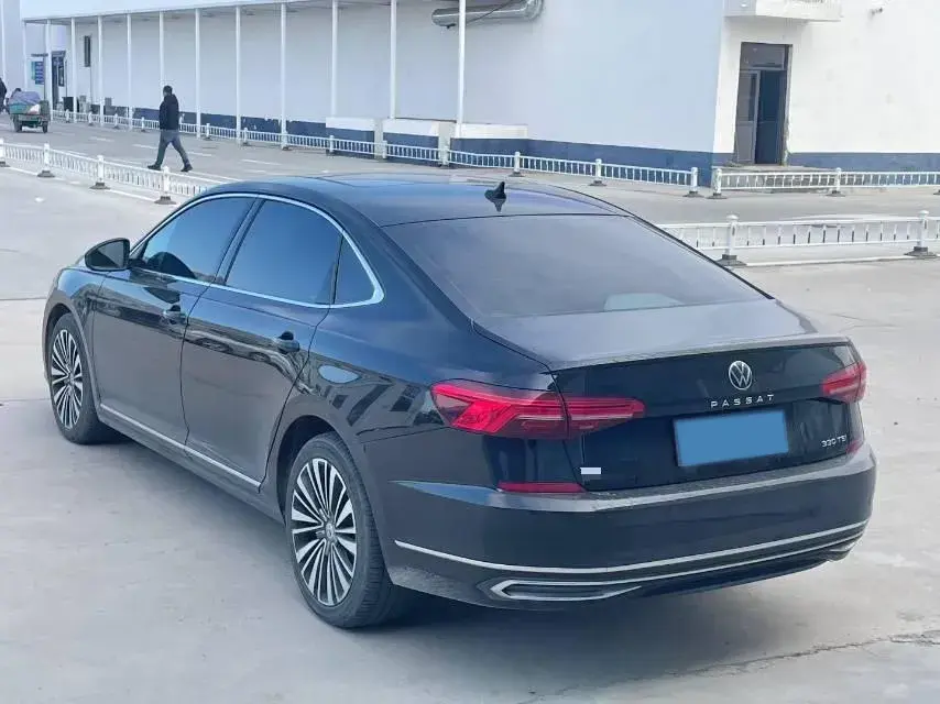 2020 VOLKSWAGEN PASSAT thumbnail 4