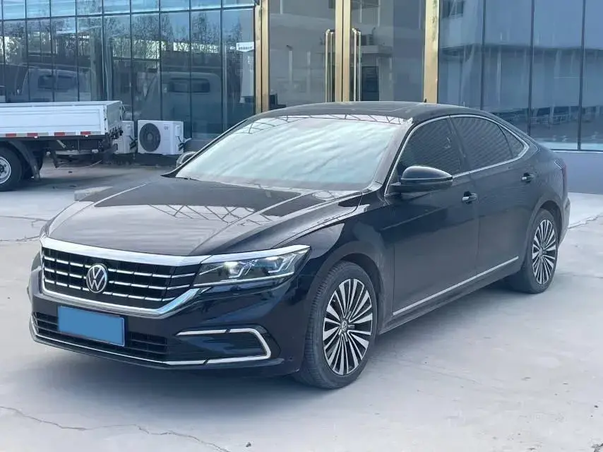 2020 VOLKSWAGEN PASSAT view 1