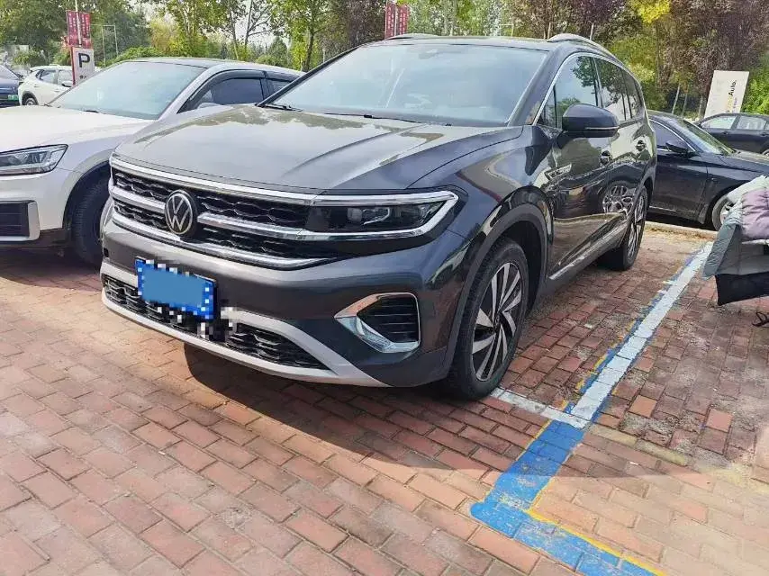 2021 VOLKSWAGEN TALAGON view 1