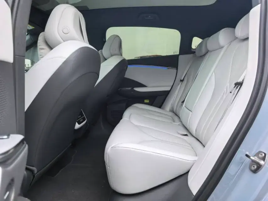 2025 XPENG G7 thumbnail 4