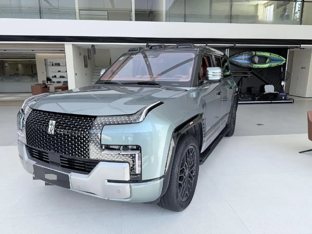 2023 YangWang U8 2.0T 272HP L4 REEV 49.05KWH