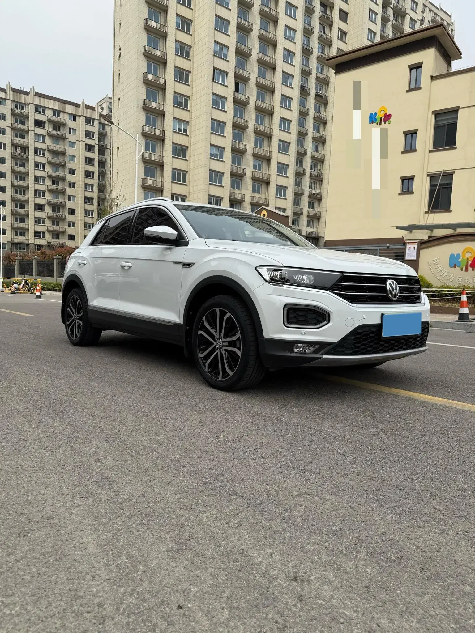 2022 VOLKSWAGEN T-ROC thumbnail 2