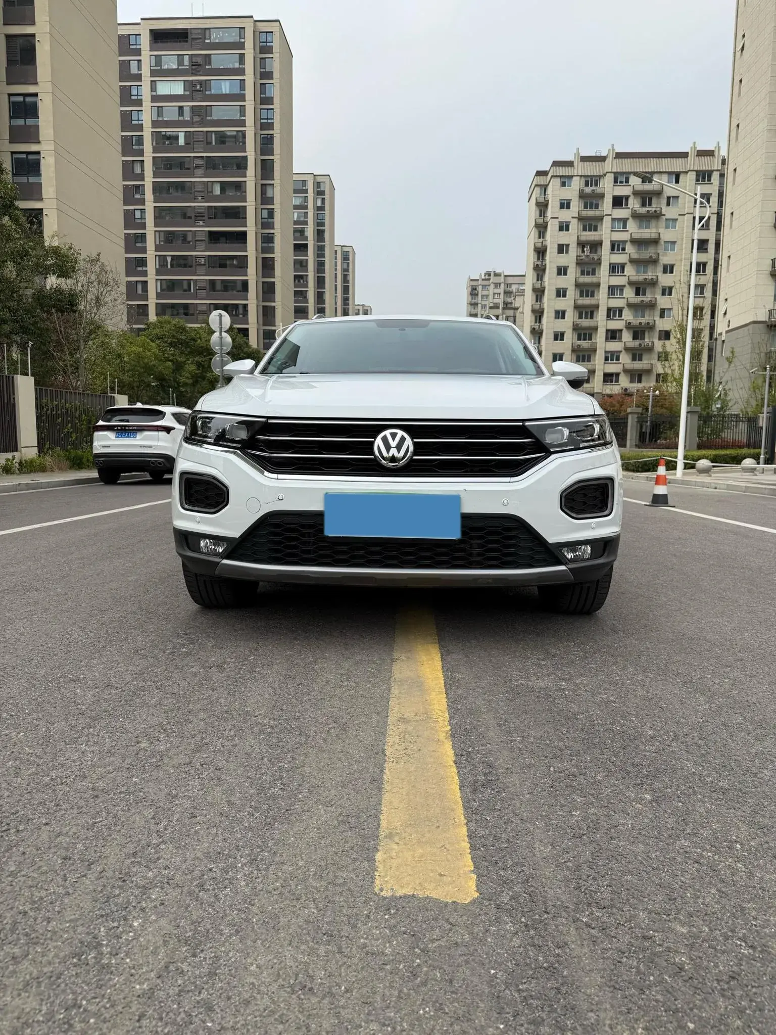 2022 VOLKSWAGEN T-ROC thumbnail 3
