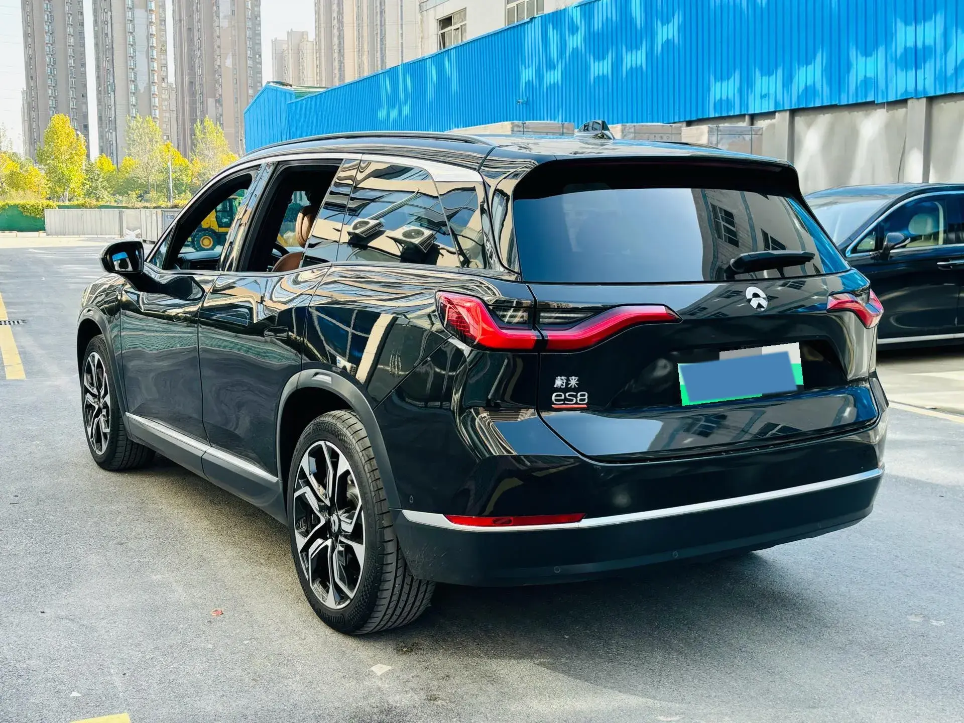 2020 NIO ES8 thumbnail 4