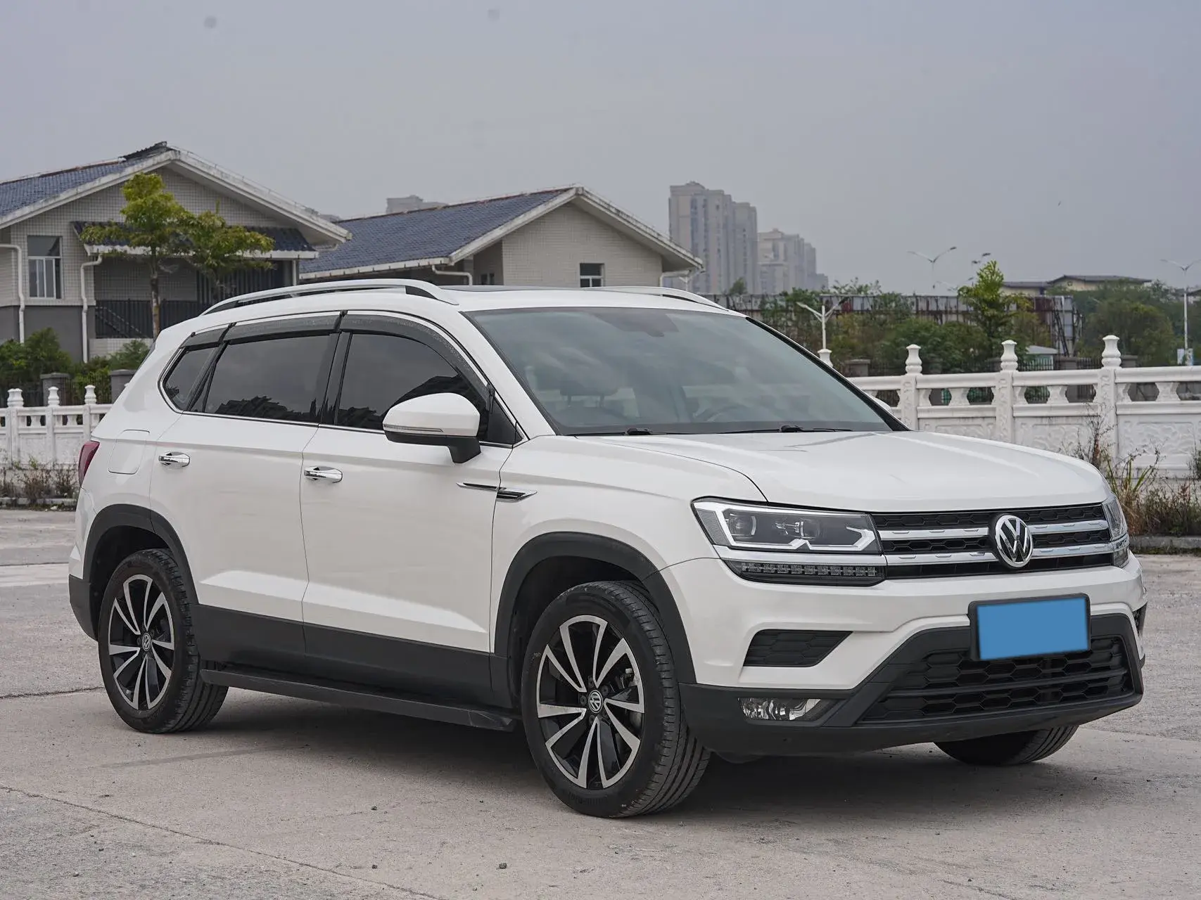 2019 VOLKSWAGEN THARU thumbnail 3