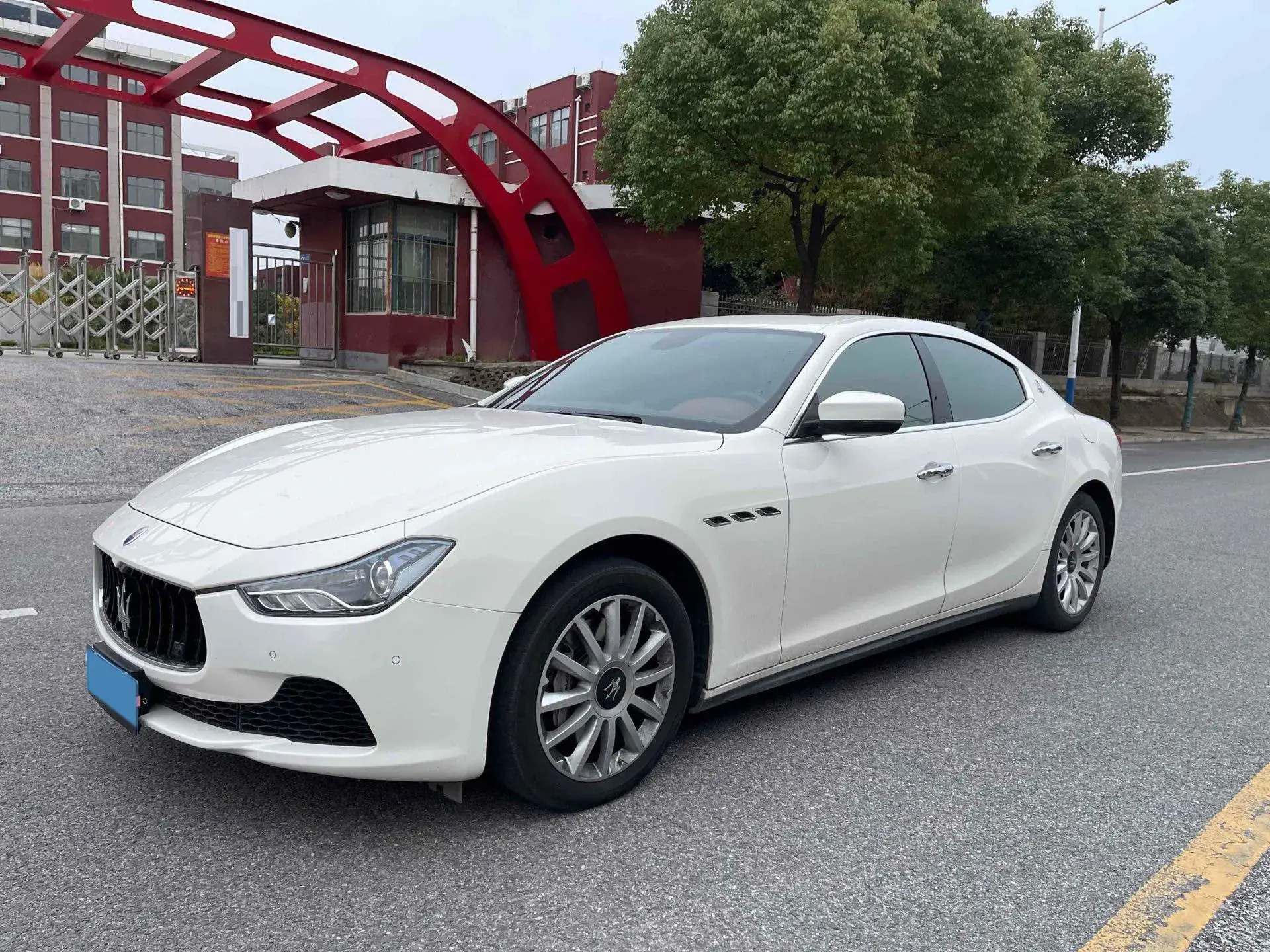 2017 MASERATI GHIBLI view 1
