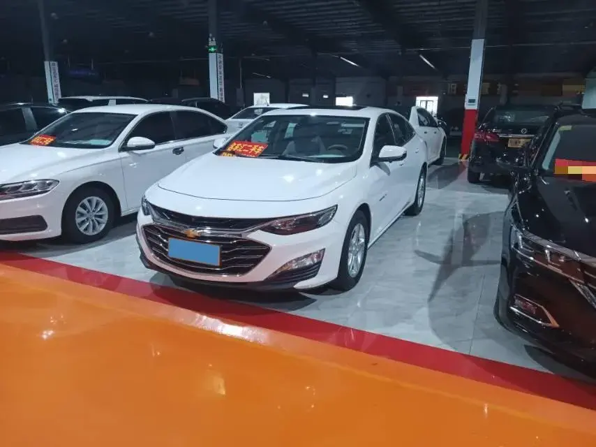 2021 CHEVROLET MALIBU view 1