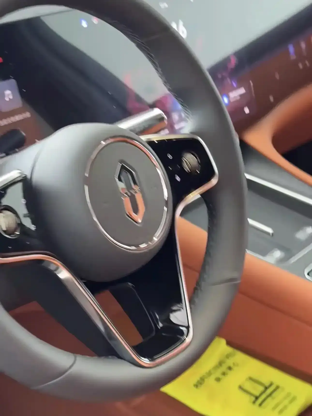 2025 AITO AITO thumbnail 3