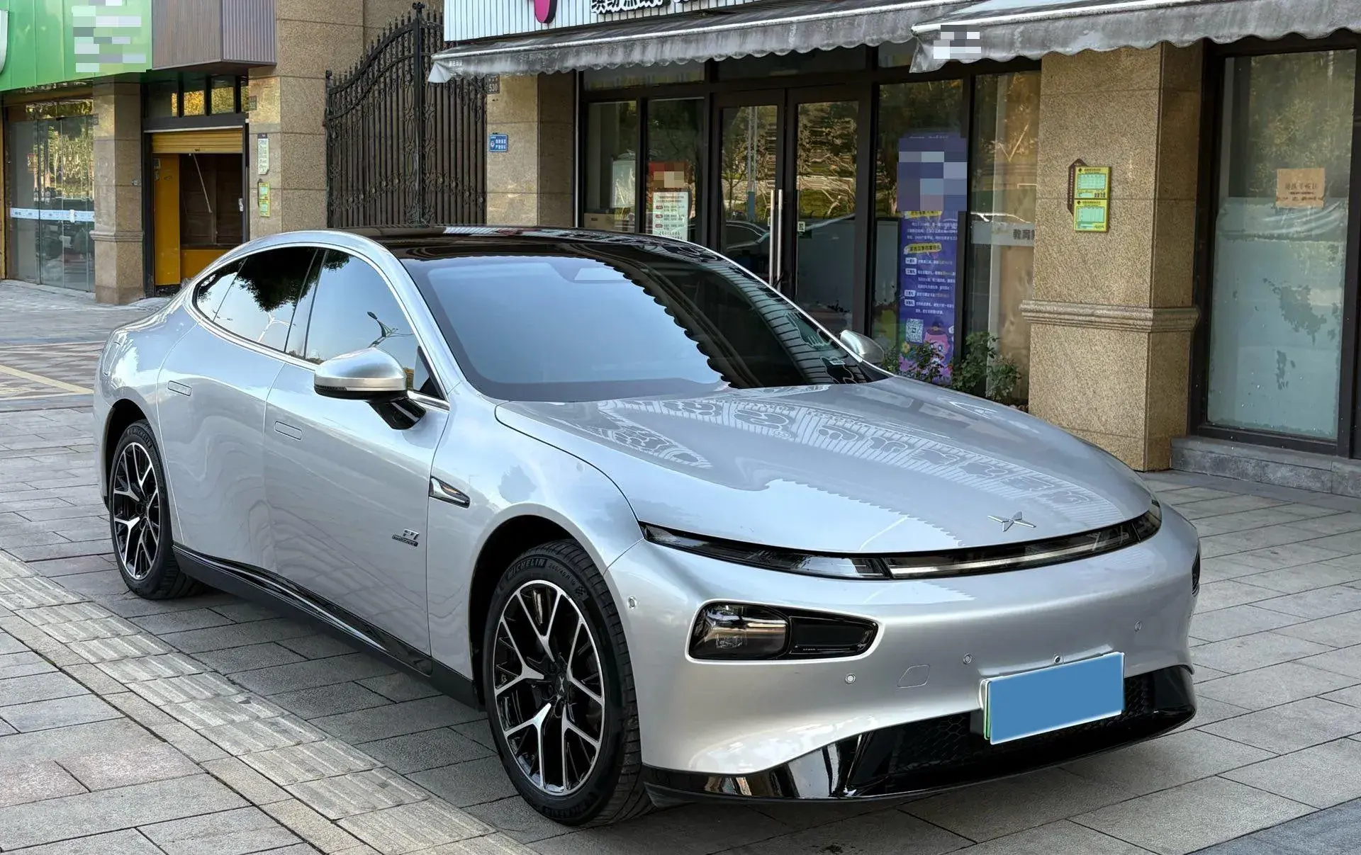 2023 XPENG P7 thumbnail 3