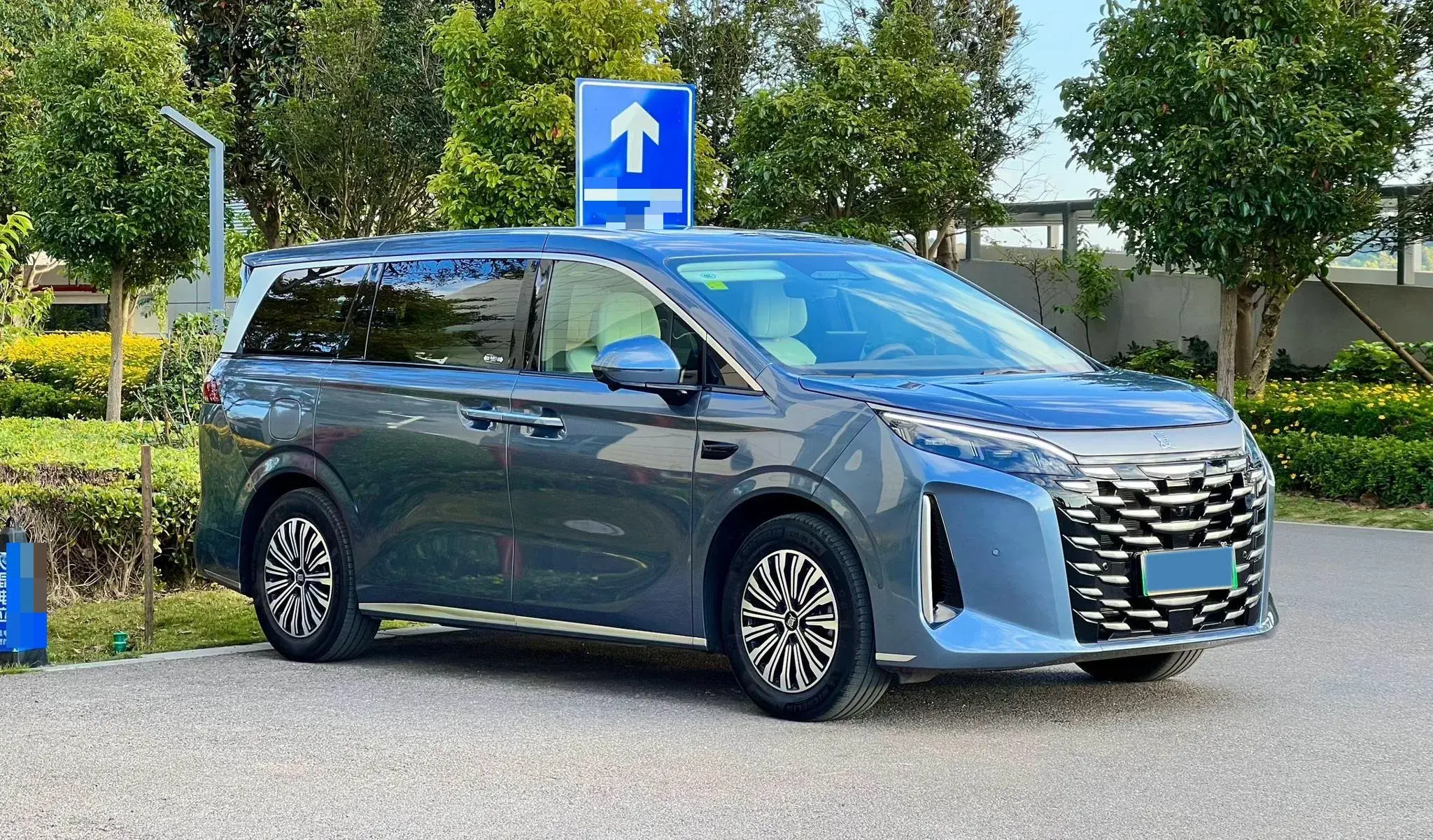 2025 BYD XIA thumbnail 3