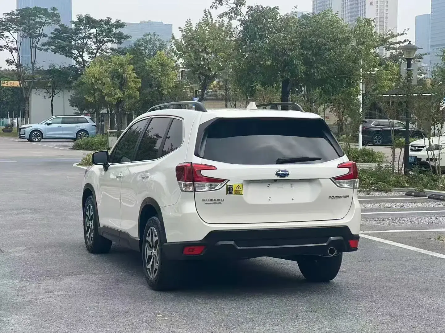 2021 SUBARU FORESTER thumbnail 3