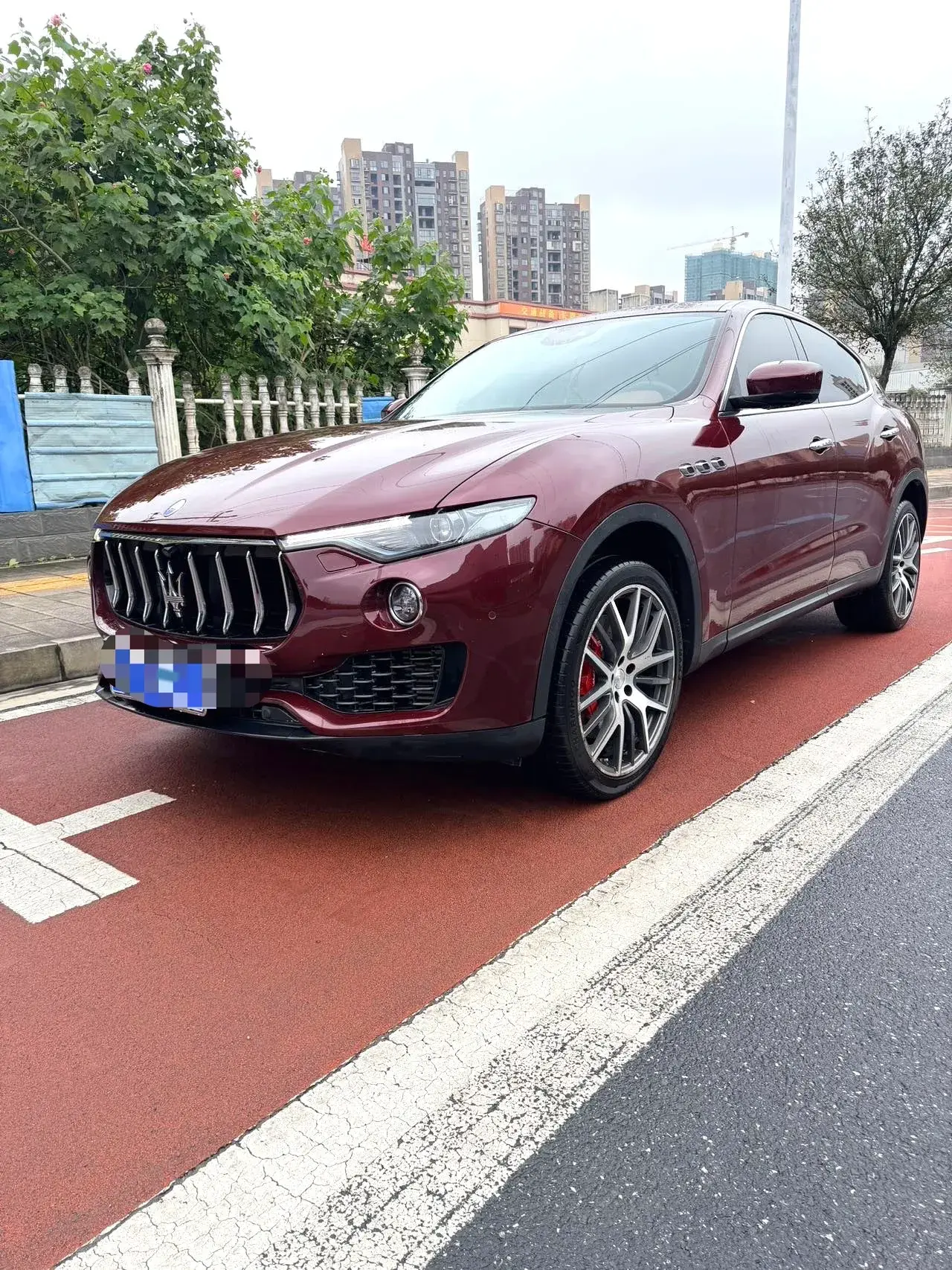 2016 MASERATI LEVANTE view 1