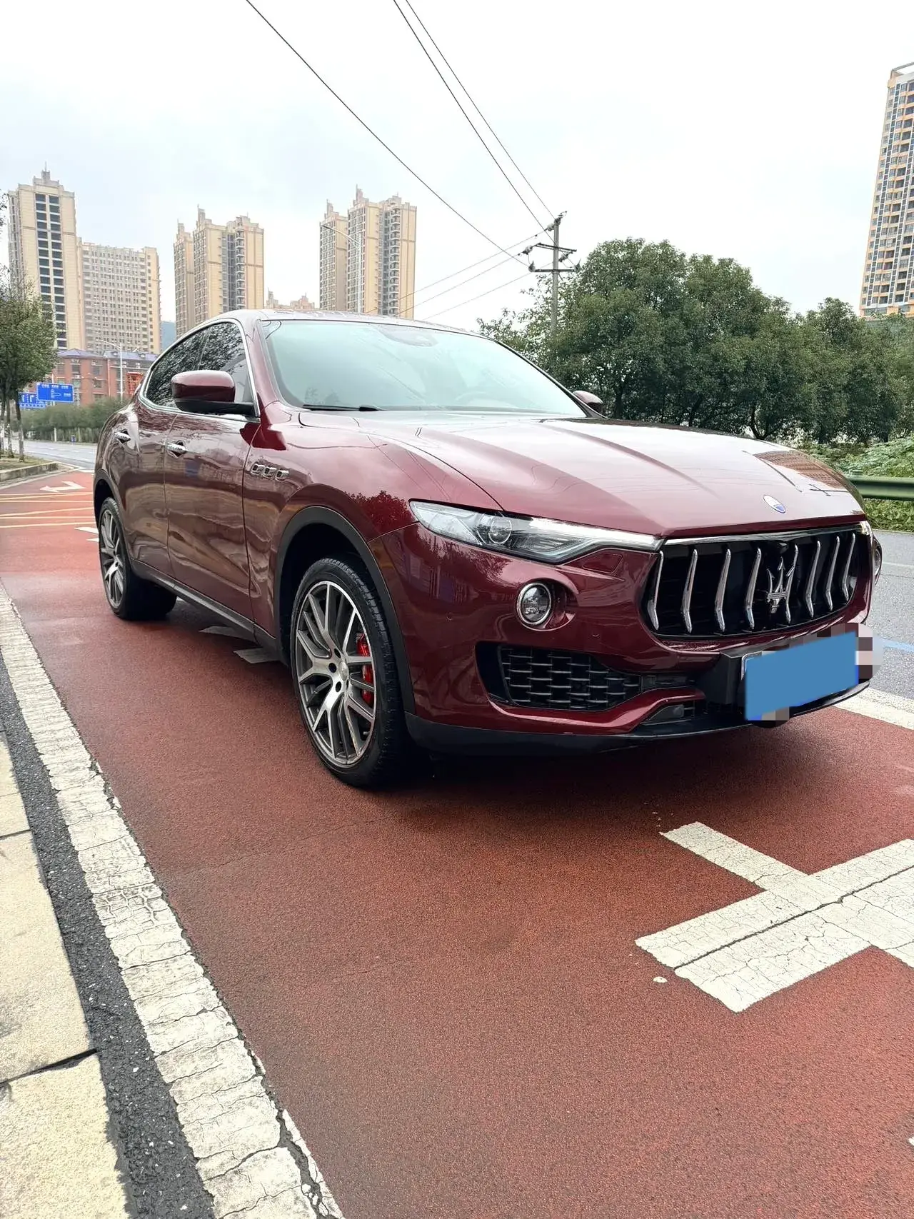 2016 MASERATI LEVANTE thumbnail 3