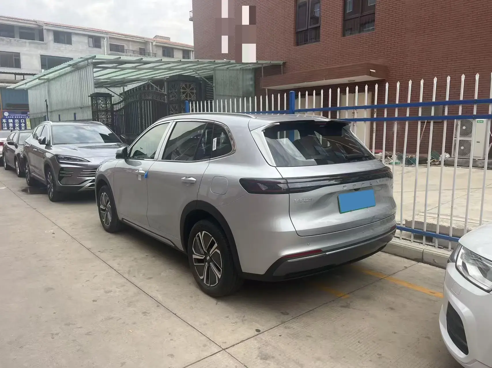 2025 GEELY GALAXY thumbnail 2
