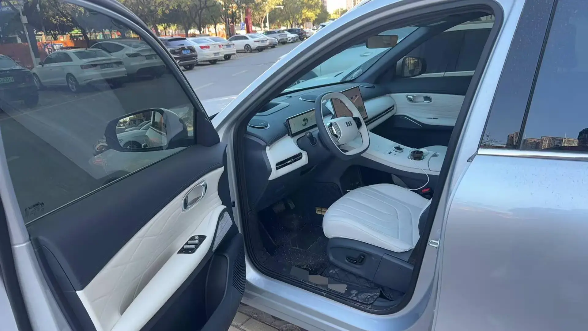 2025 GEELY GALAXY thumbnail 3