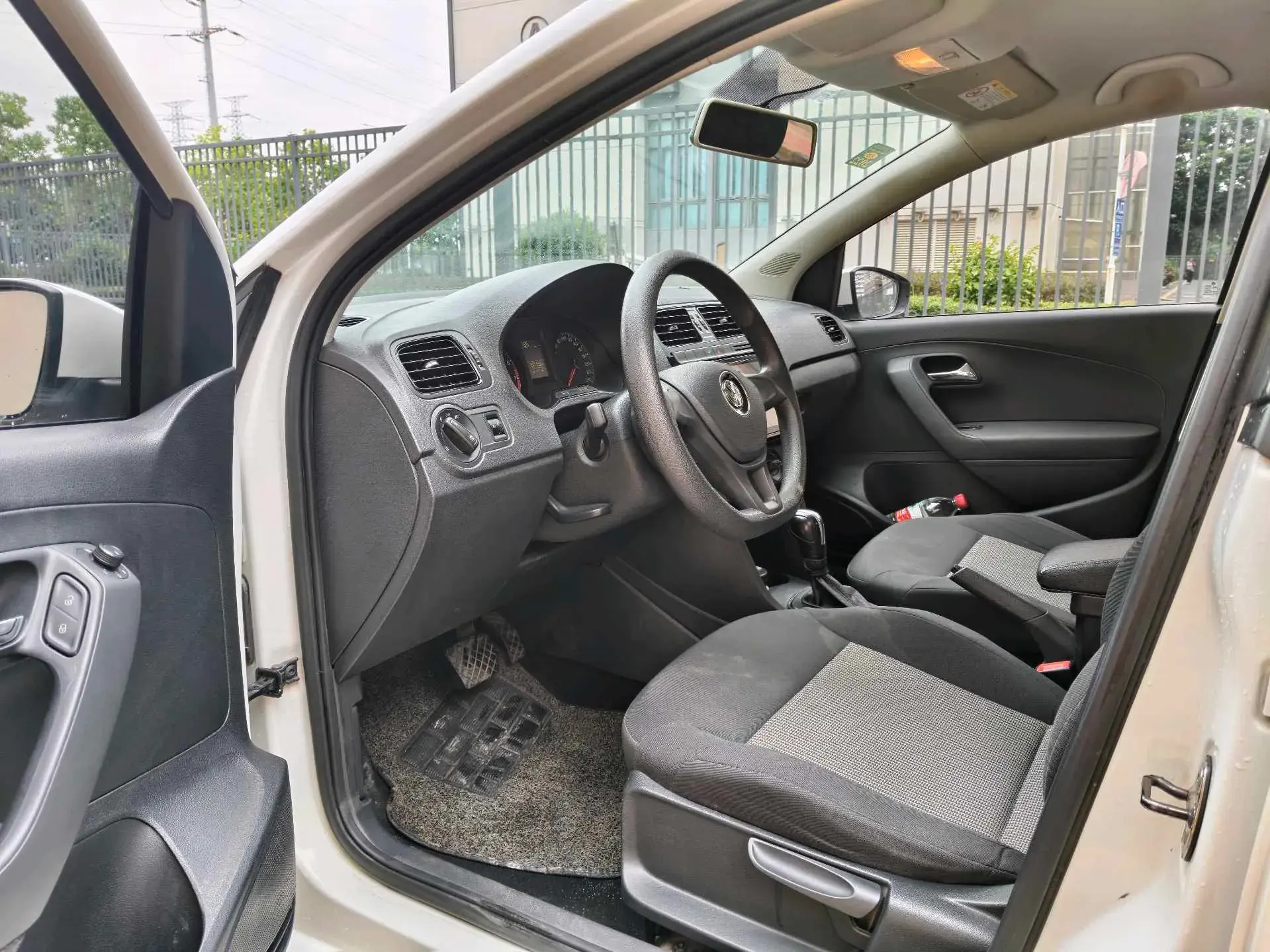 2016 VOLKSWAGEN POLO thumbnail 4