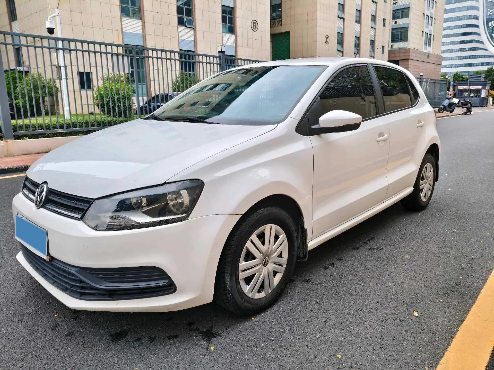 2016 VOLKSWAGEN POLO view 1