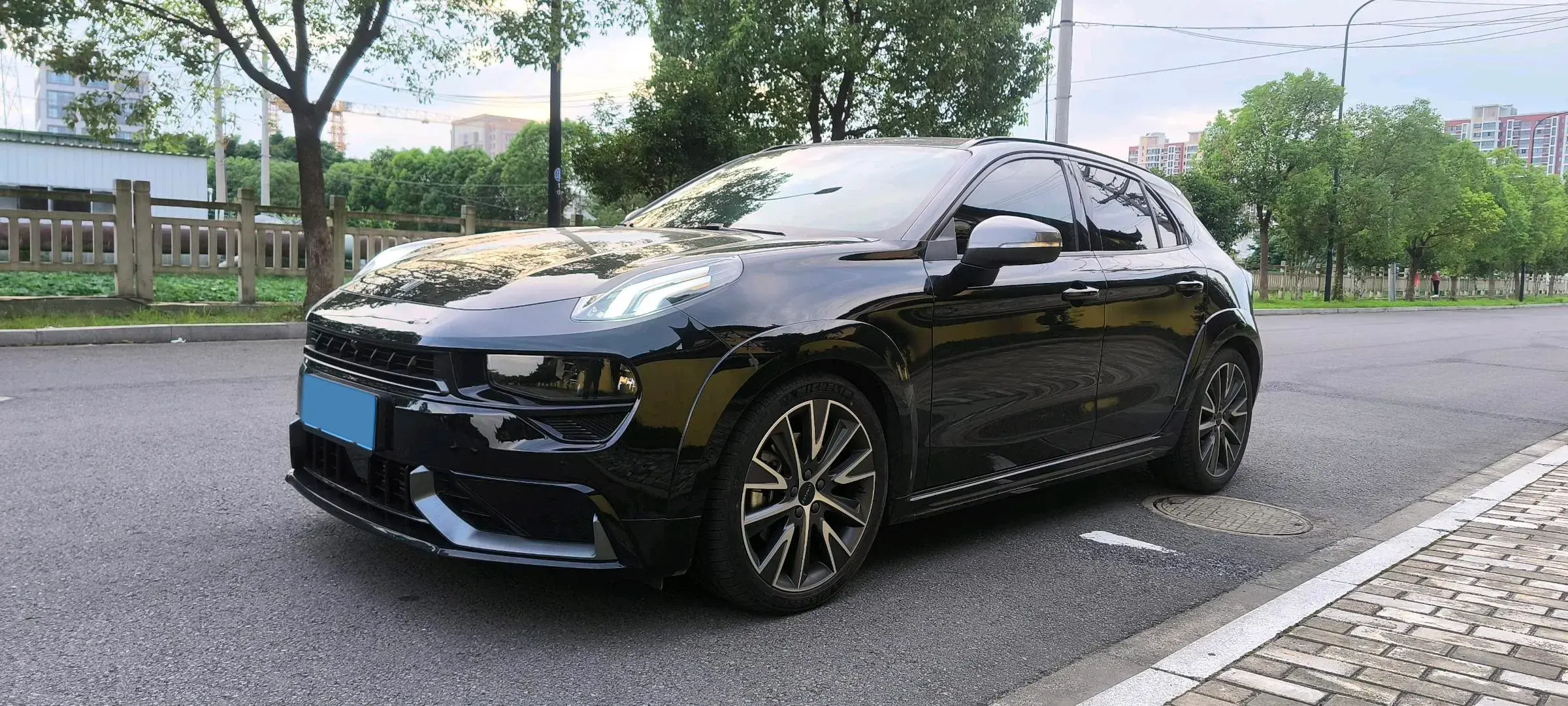 2021 LYNK&CO 02 view 1