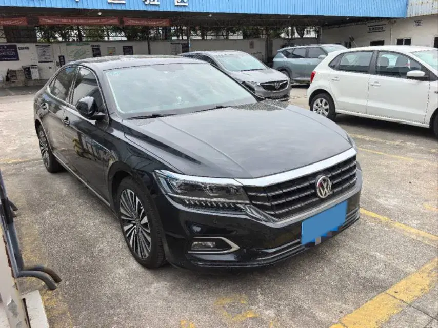2019 VOLKSWAGEN PASSAT thumbnail 2