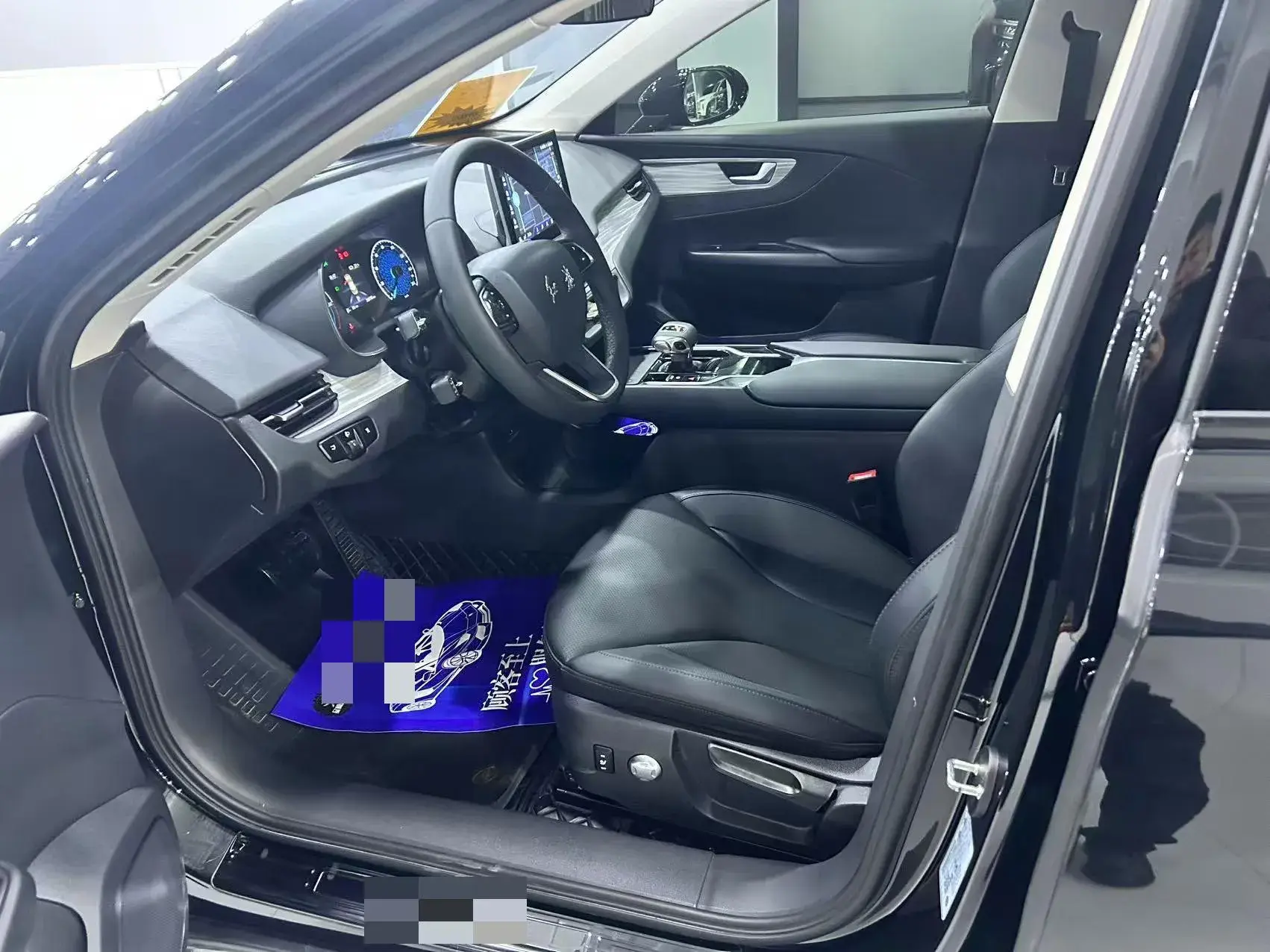 2024 HONGQI E-QM5 thumbnail 4