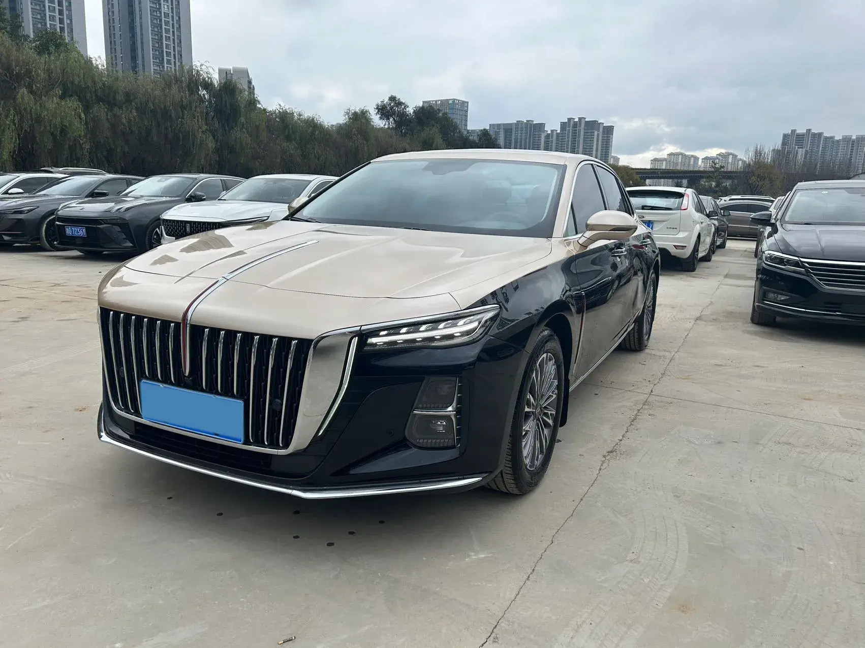 2023 HONGQI H5 view 1