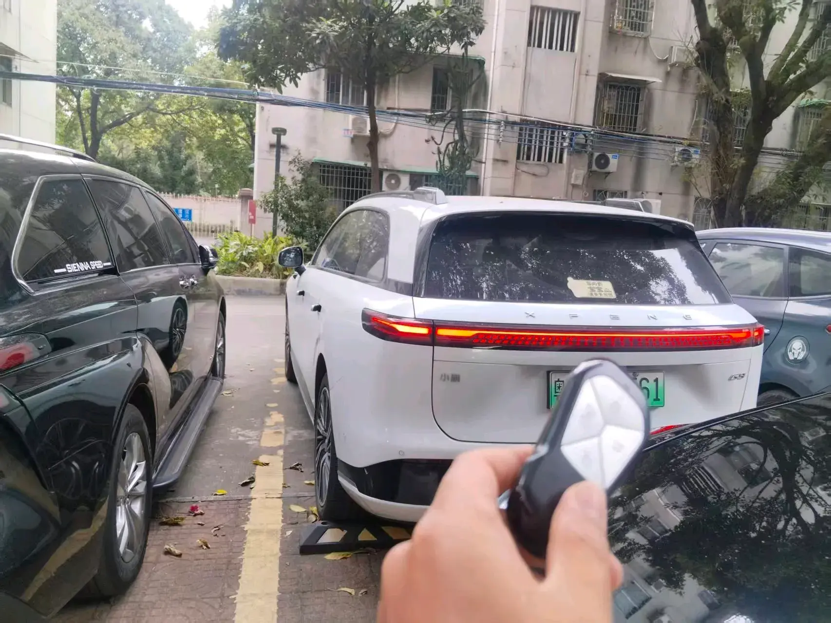 2024 XPENG G9 thumbnail 2