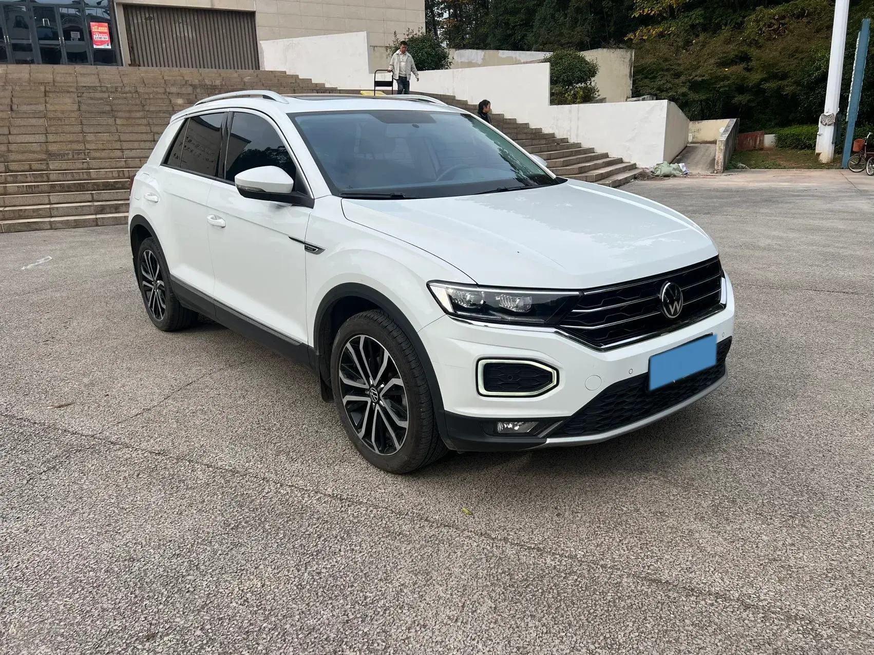 2022 VOLKSWAGEN T-ROC thumbnail 3