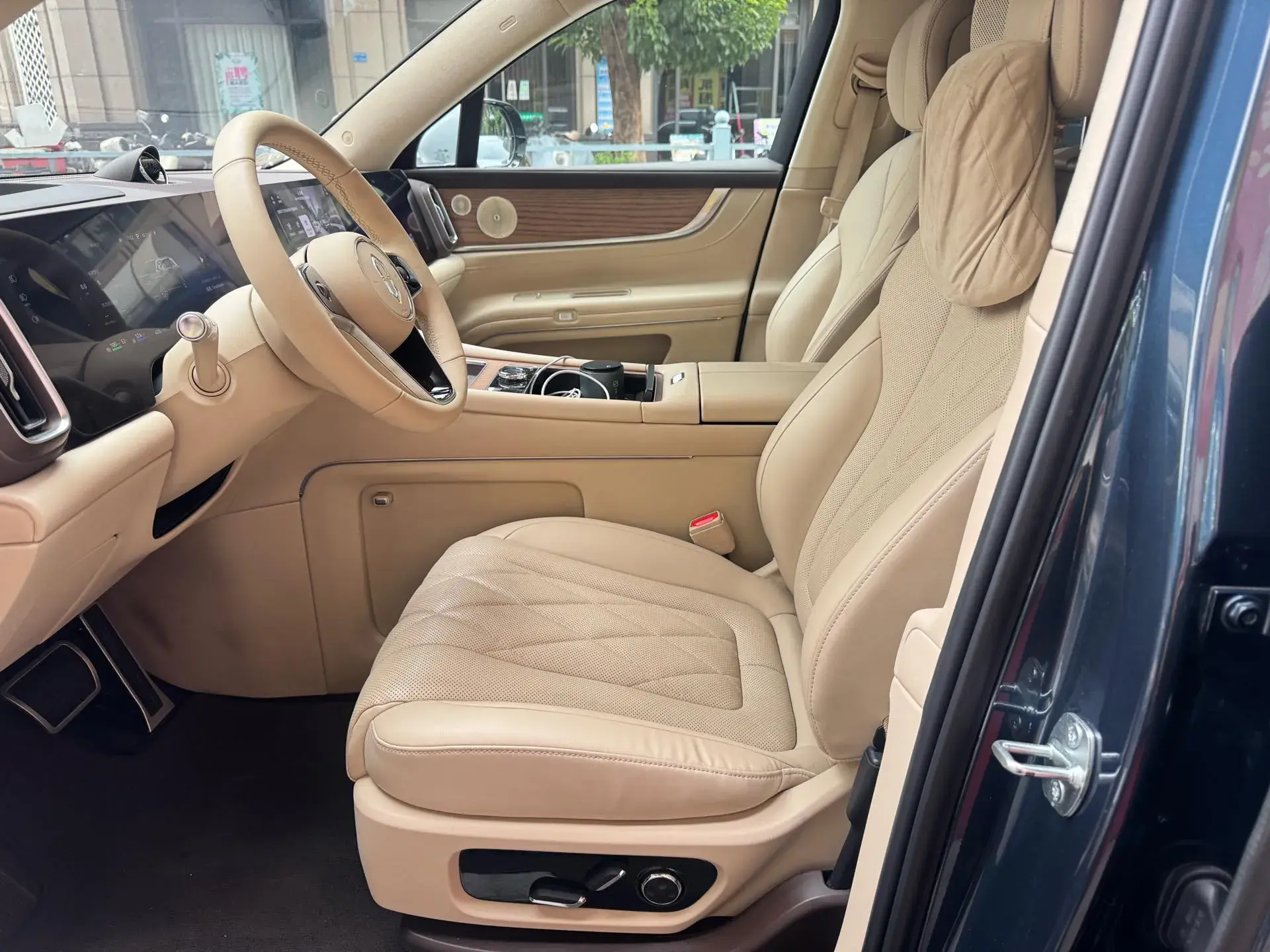 2024 AITO AITO thumbnail 3