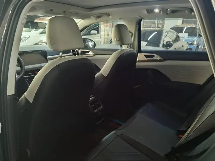 2024 VOLKSWAGEN THARU thumbnail 4