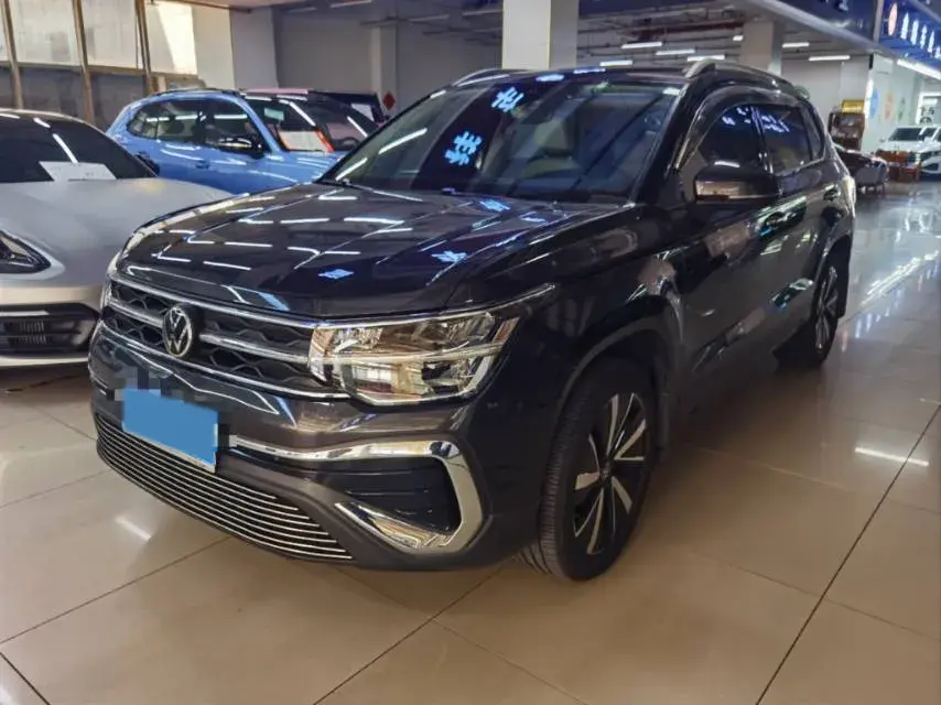 2024 VOLKSWAGEN THARU view 1