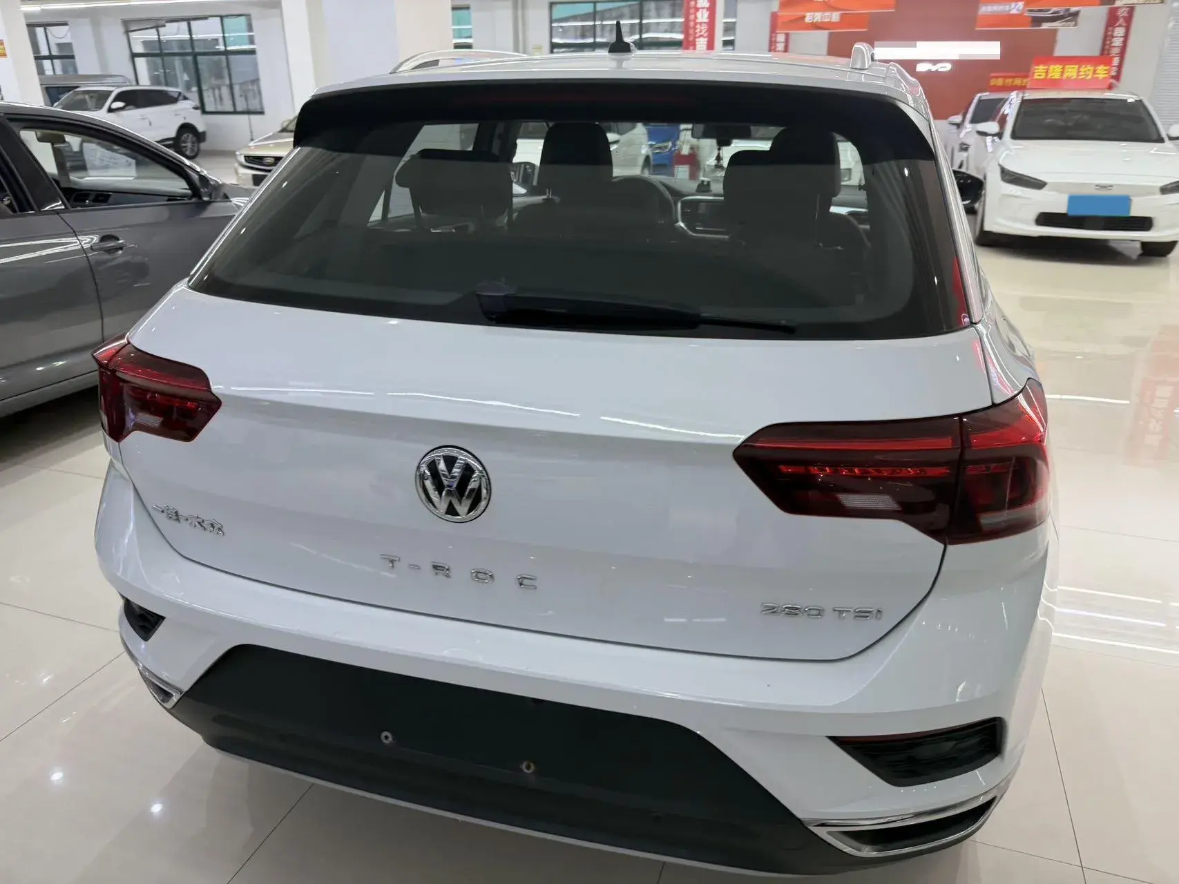 2020 VOLKSWAGEN T-ROC thumbnail 4