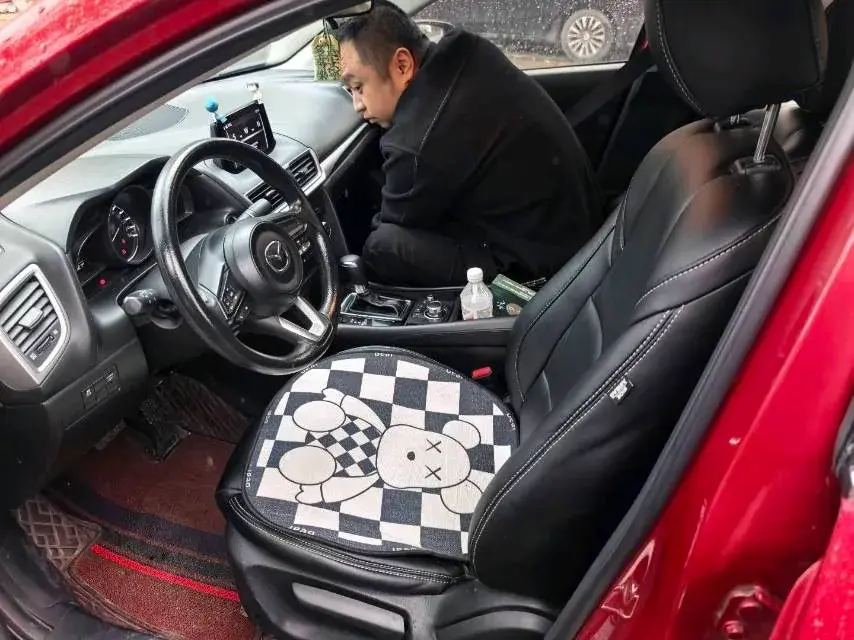 2017 MAZDA 3 thumbnail 2