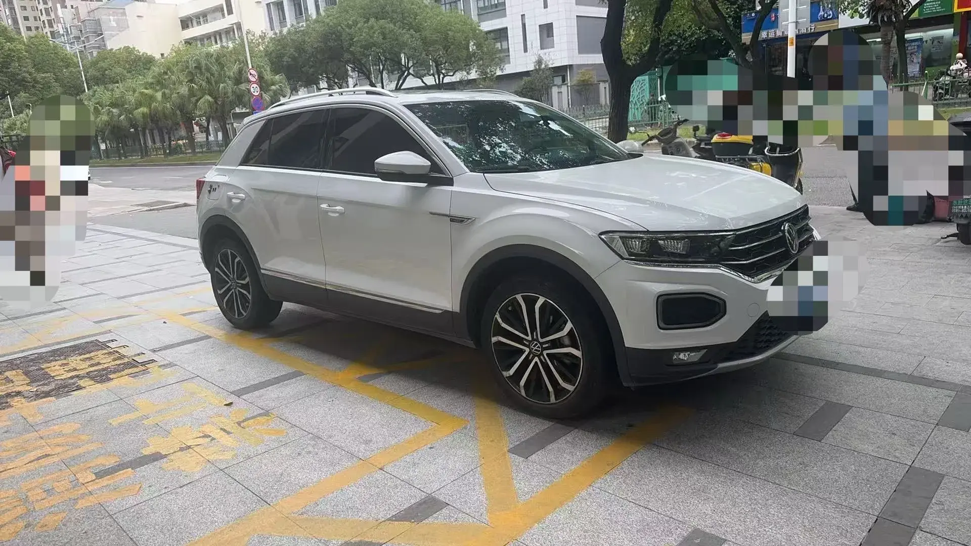 2022 VOLKSWAGEN T-ROC thumbnail 2