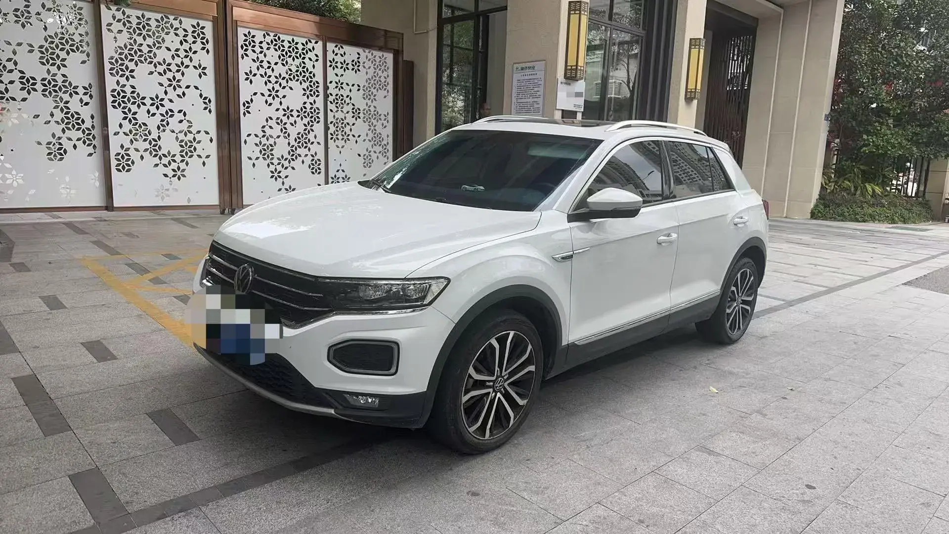 2022 VOLKSWAGEN T-ROC view 1