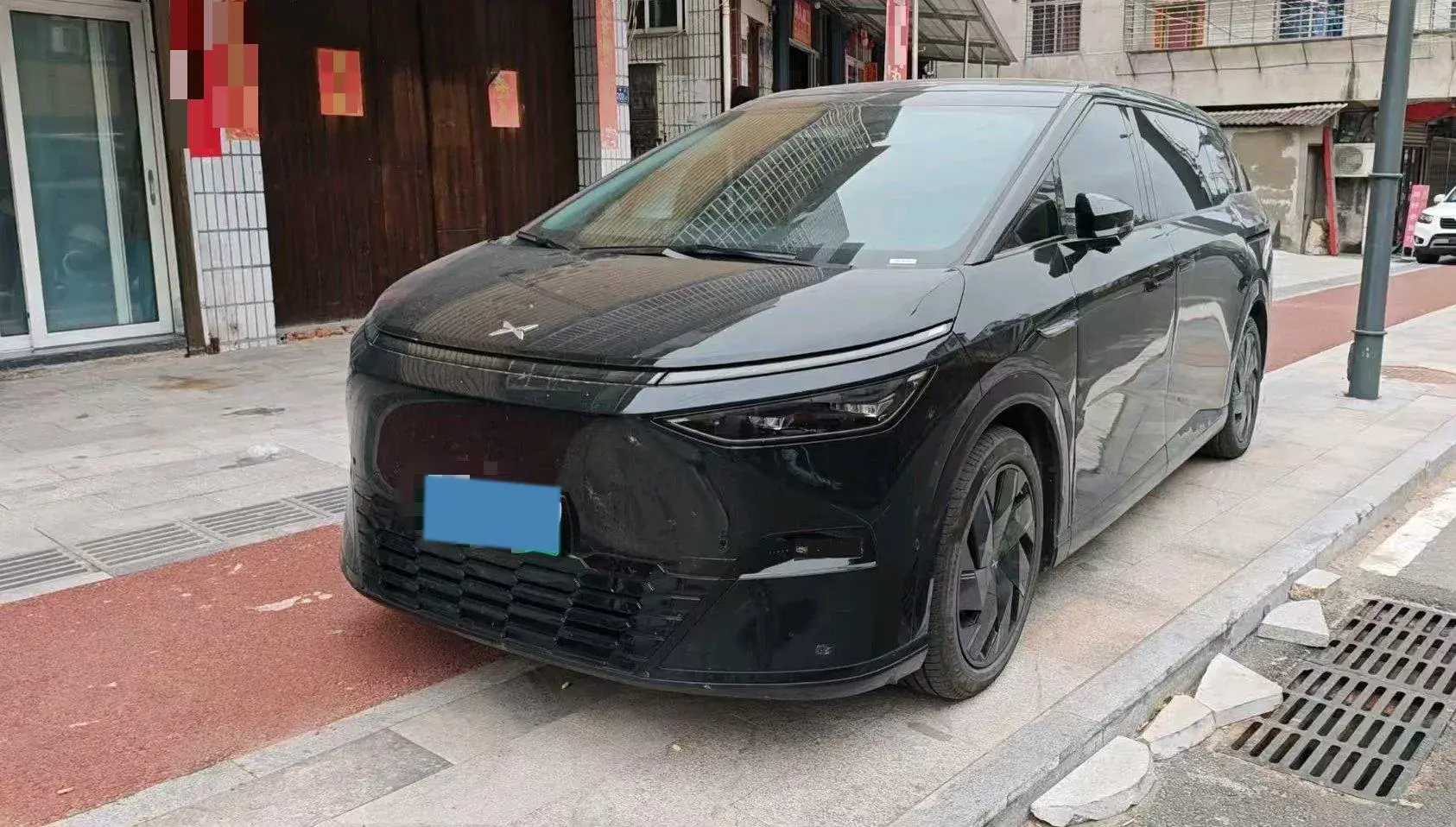 2024 XPENG X9 view 1